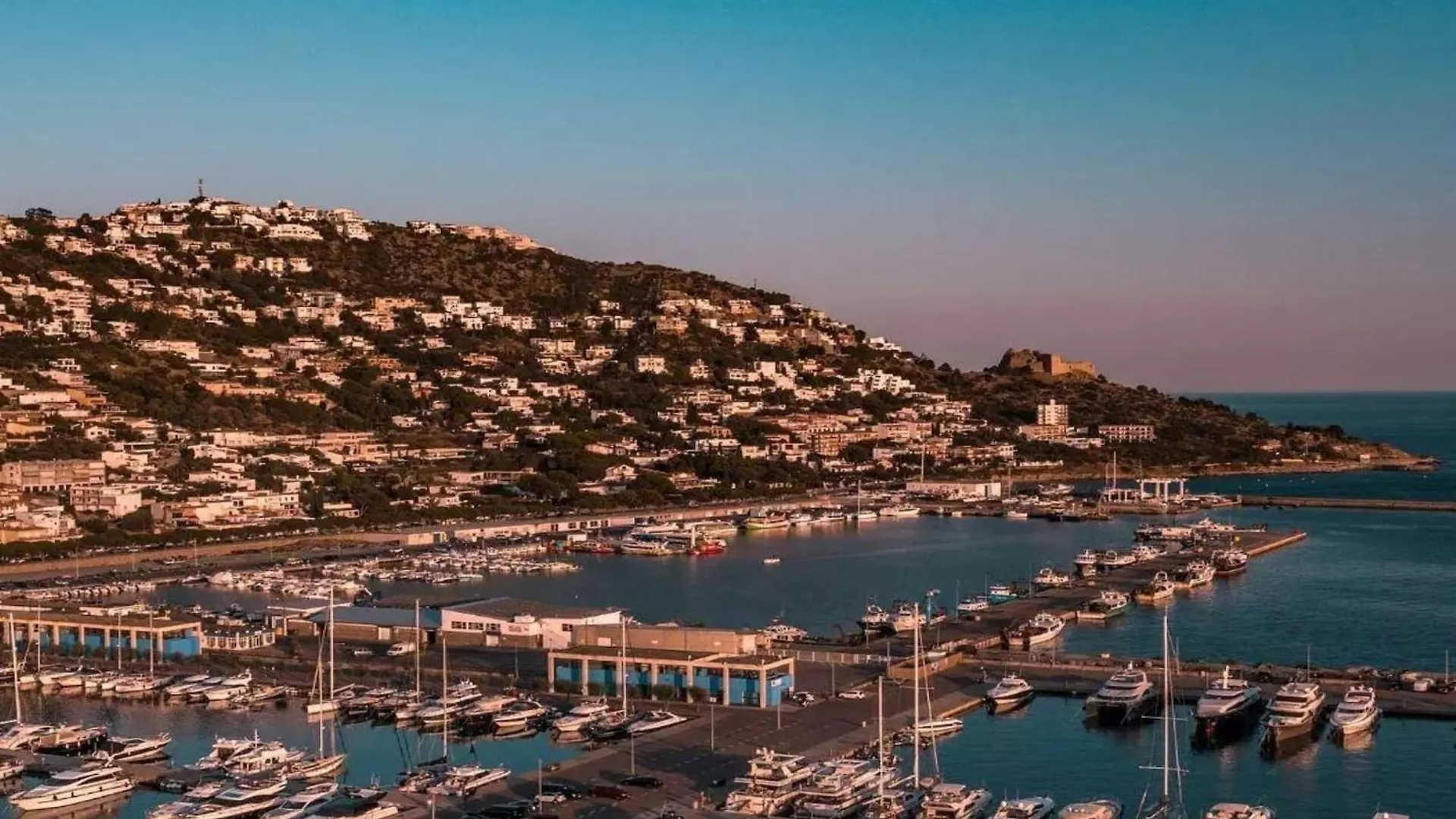 Apartment With View Ρόζες