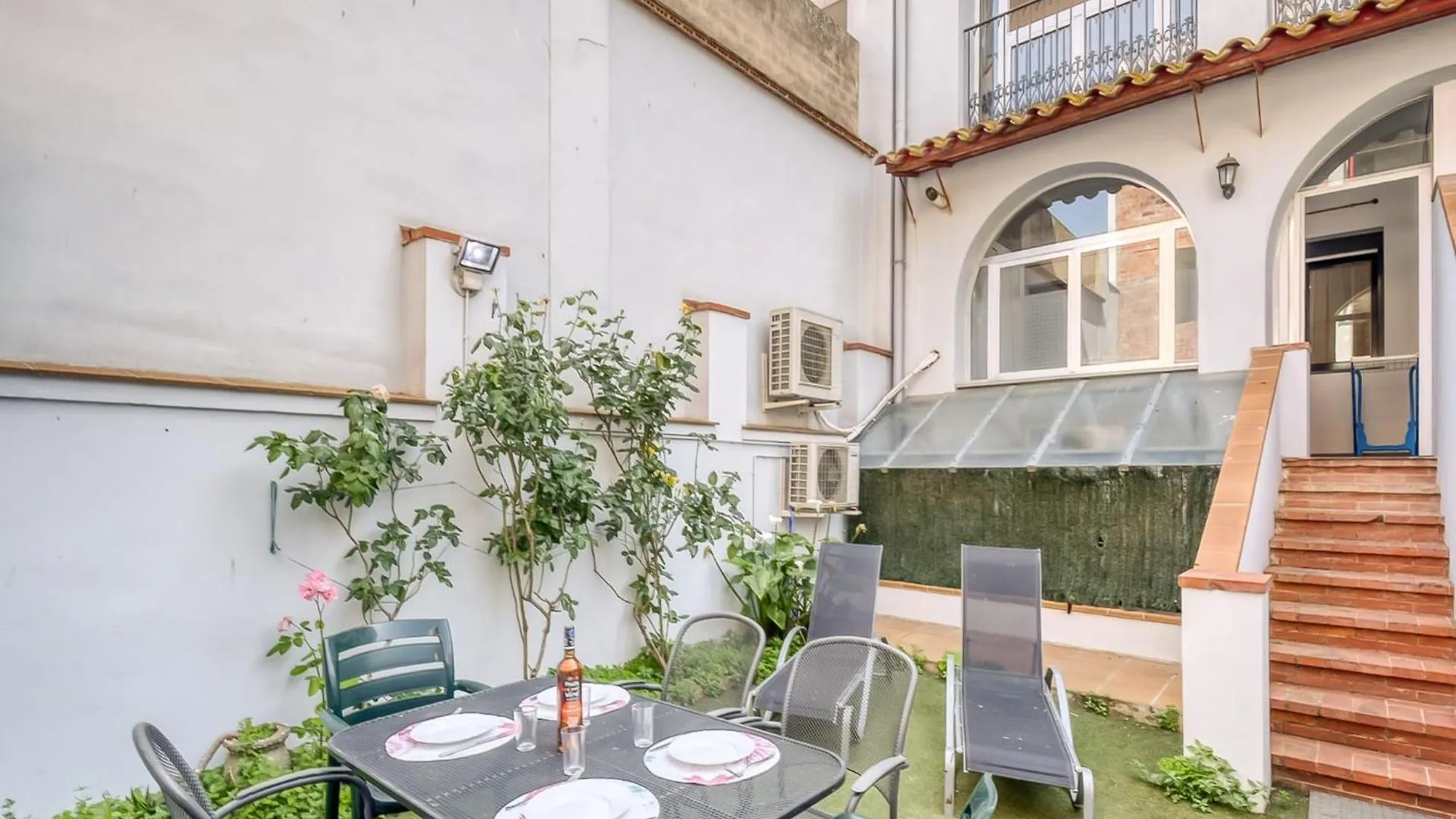 Apartment With View Ρόζες