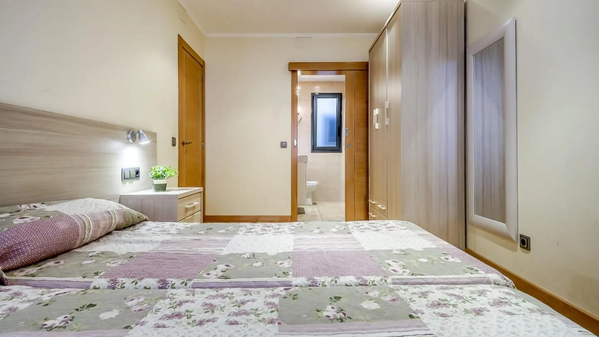 Apartment With View Ρόζες