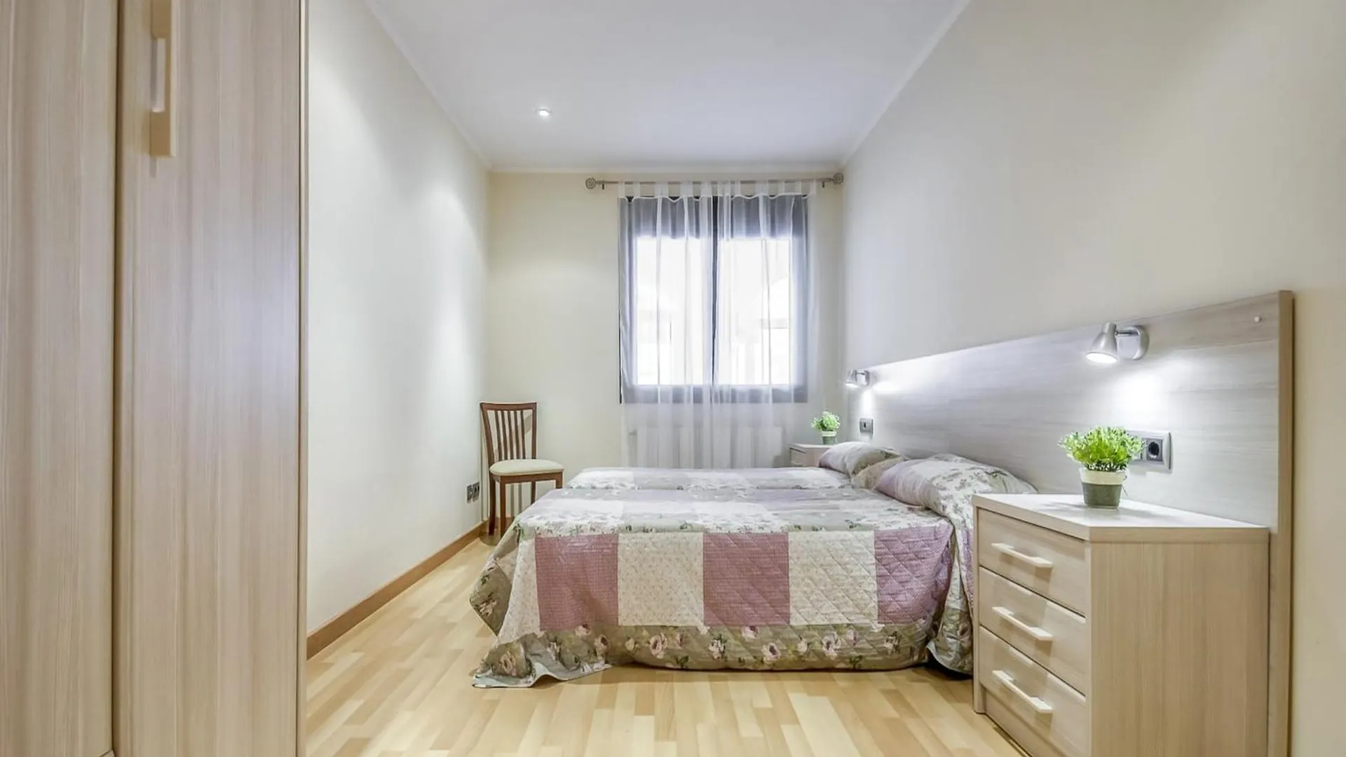 Apartment With View Ρόζες