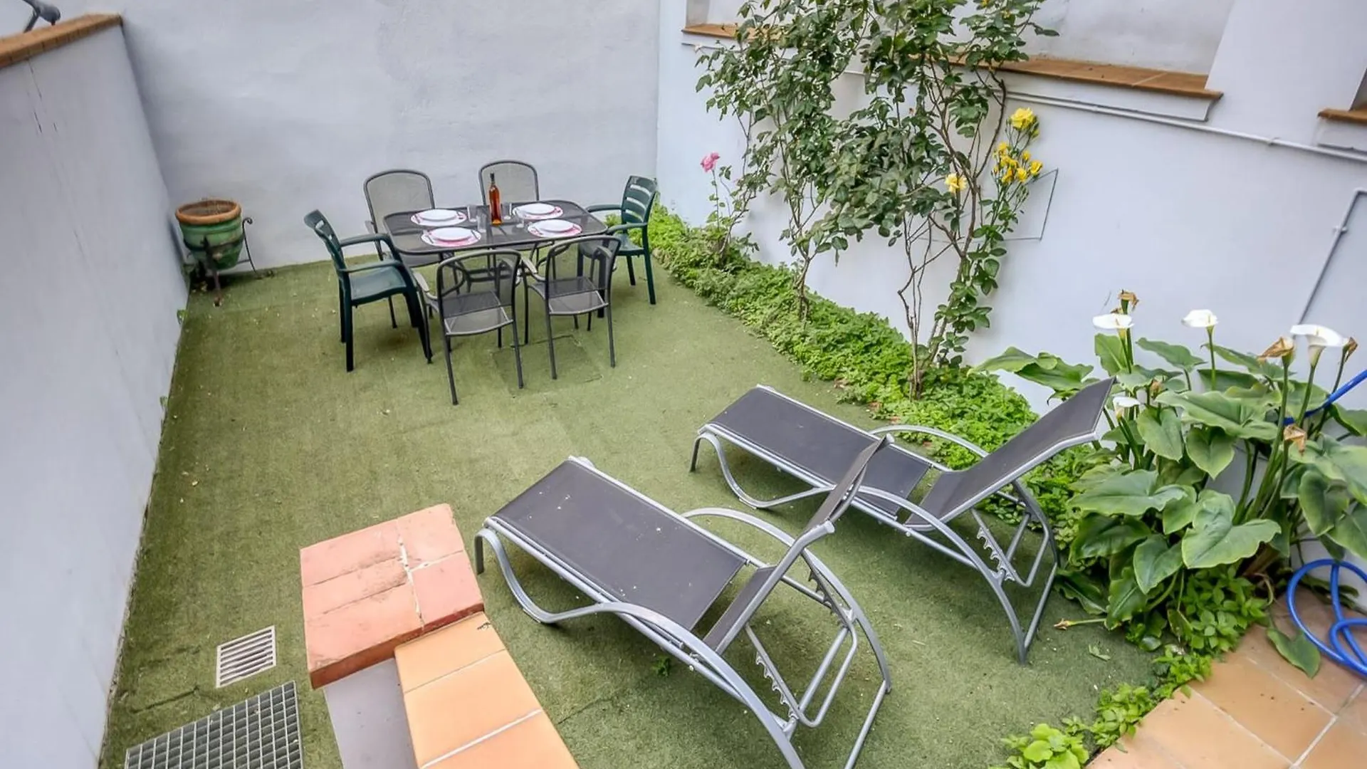 Apartment With View Ρόζες