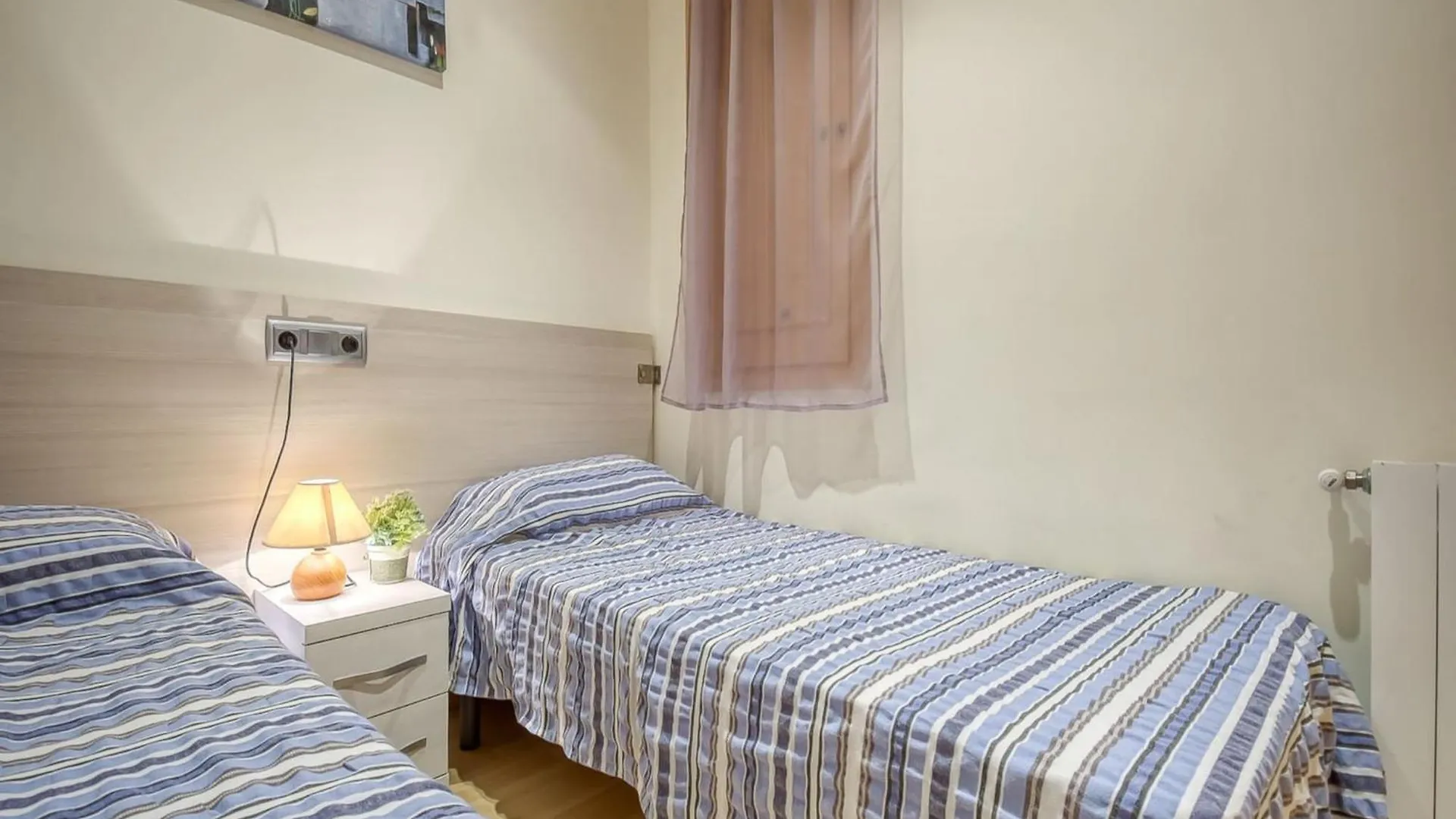 Apartment With View Ρόζες